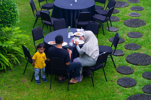 AULIA Preschool: Kelompok Bermain vs. Taman Kanak-Kanak – Kegiatan Pemberian Makanan Tambahan