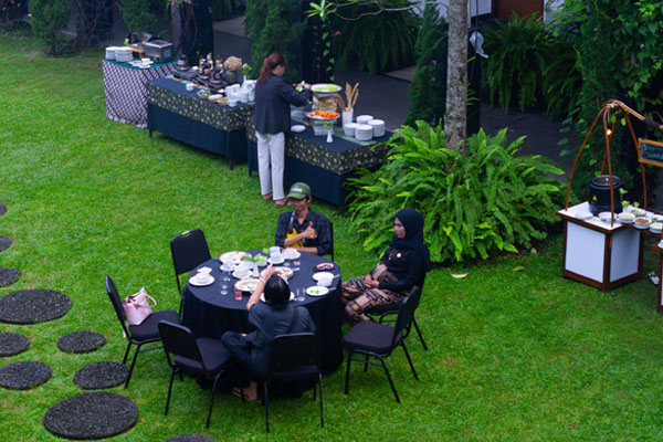 AULIA Preschool: Kelompok Bermain vs. Taman Kanak-Kanak – Pendampingan Kegiatan Pemberian Makanan Tambahan