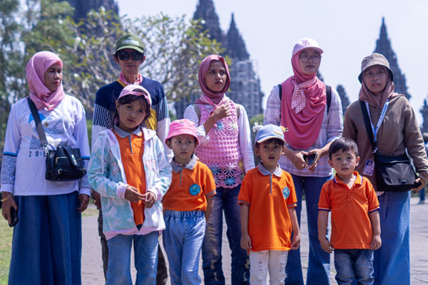 AULIA Preschool: Kelompok Bermain vs. Taman Kanak-Kanak – Kegiatan belajar kelas RAINBOW