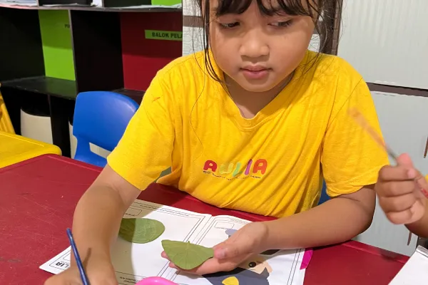 AULIA Preschool: Kelompok Bermain vs. Taman Kanak-Kanak – Kegiatan belajar kelas RAINBOW